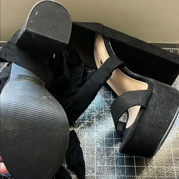 Black Platform Heels with Wrap Straps - Picture 6 of 7
